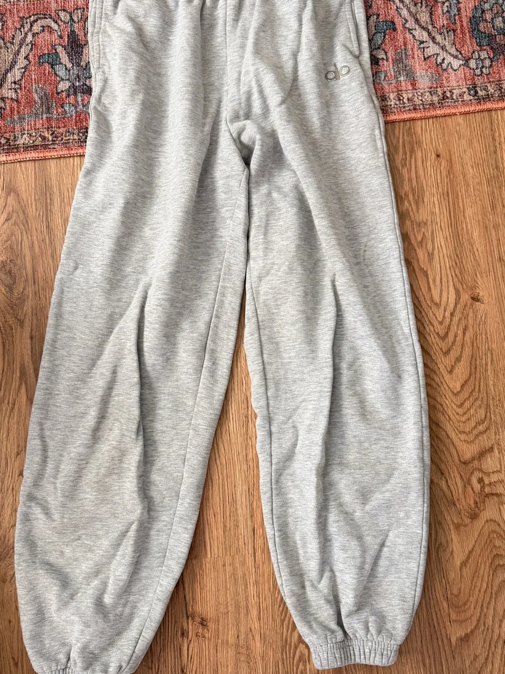 ALO Yoga Women’s Light Grey Sweat Joggers Size M